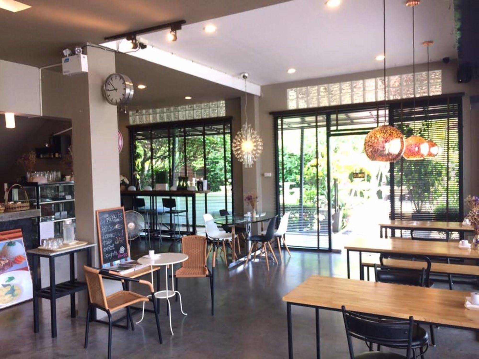 斯瑞酒店 乌汶 外观 照片
