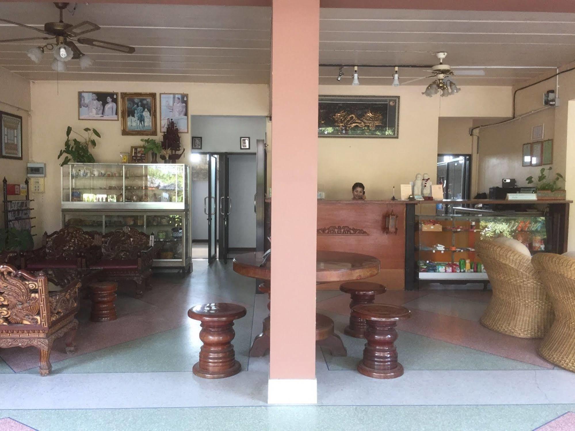 斯瑞酒店 乌汶 外观 照片