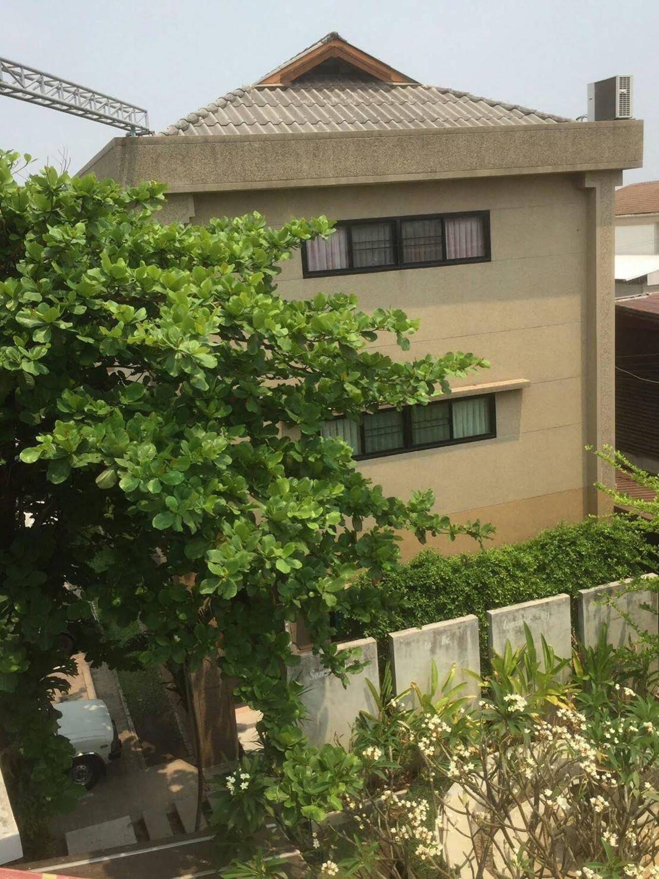 斯瑞酒店 乌汶 外观 照片